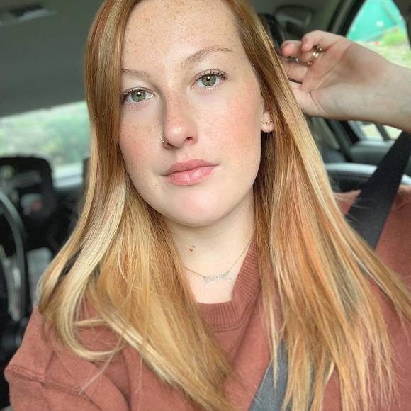 Meet your Posher, Laura - Picture 1 of 1